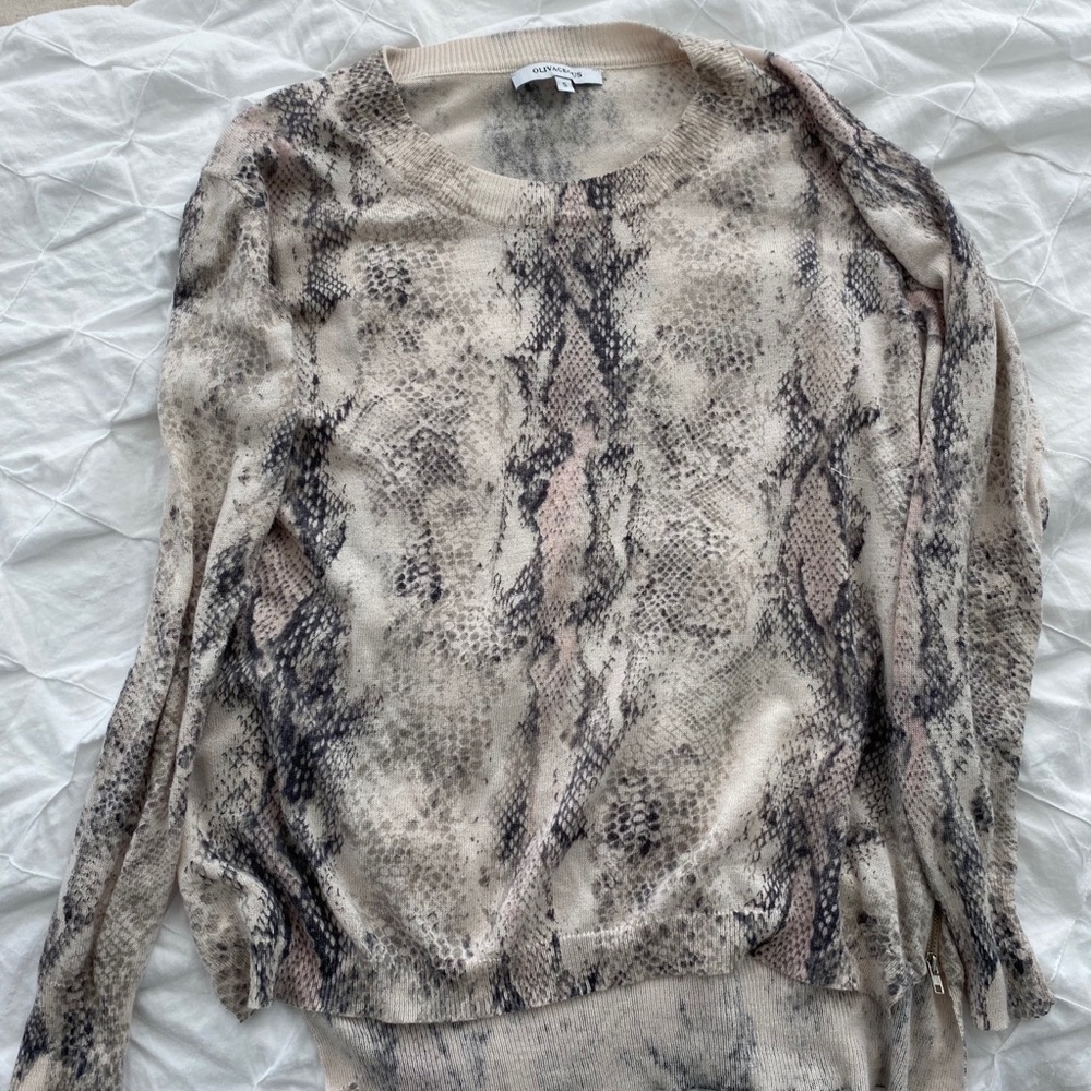 Like New Animal Print Lightweight Sweater